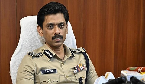 வங்கி அதிகாரிகள் ​முறைகேட்டுக்கு உடந்தையாக இருந்தால் கடும் நடவடிக்கை: சென்னை காவல் ஆணையர் எச்சரிக்கை