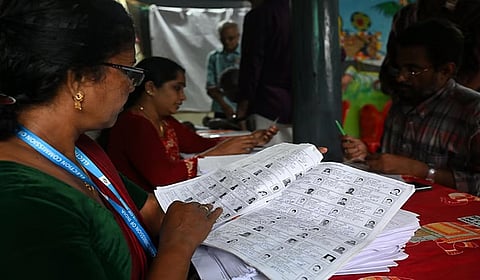 எஸ்ஐஆர் பணியில் ஈடுபடும் வாக்குச்சாவடி நிலை அலுவலர்களின் ஆண்டு ஊதியம், ஊக்கத்தொகை அதிகரிப்பு