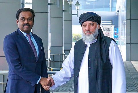 இந்தியா வந்துள்ள அல்ஹாஜ் நூருதின் அசிசியை, வரவேற்ற வெளியுறவு அமைச்சக உயரதிகாரி