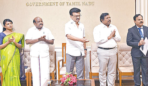 கடலூர், விழுப்புரம், திருப்பத்தூர், அரியலூர், மயிலாடுதுறை ஆகிய மாவட்டங்களில் உள்ள அரசு கலை மற்றும் அறிவியல் கல்லூரிகளில் ரூ.59 கோடியே 93 லட்சம் செலவில் கட்டப்பட்டுள்ள கல்விசார் கட்டிடங்களை, முதல்வர் மு.க.ஸ்டாலின் தலைமைச் செயலகத்தில் காணொலிக் காட்சி வாயிலாகத் திறந்து வைத்தார். 