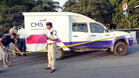 ரூ.7.11 கோடி கொள்ளையடிக்கப்பட்ட‌ வழக்கில் பெங்களூரு போலீஸார் 2 பேரிடம் தீவிர விசாரணை