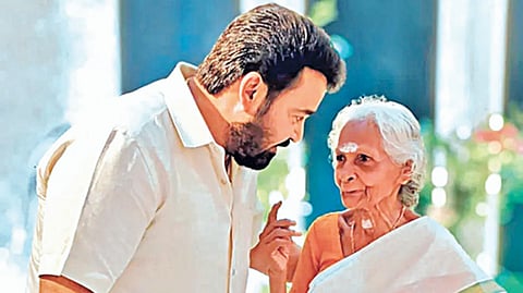 மோகன்லாலை சந்தித்த 80 வயது ரசிகை: கனவு நனவானதாக மகிழ்ச்சி!