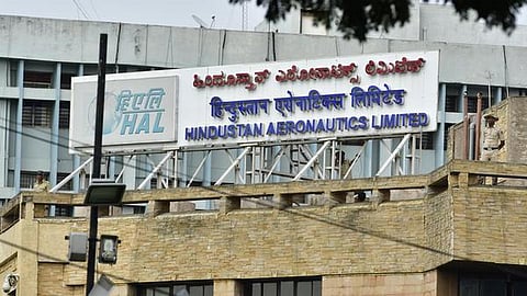 தேஜஸ் விமானம் தயாரிக்கும் ஹெச்ஏஎல் நிறுவன பங்குகள் 3% சரிவு