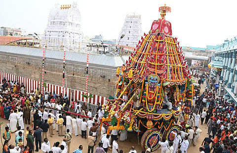 திருச்சானூர் பத்மாவதி தாயார் கோயில் தேரோட்டம்: பக்தர்கள் வடம் பிடித்து இழுத்து நேர்த்திக்கடன் செலுத்தினர்