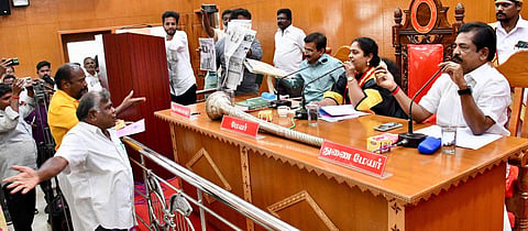 திண்டுக்கல் மாநகராட்சி கூட்டத்தில் அமைச்சர் குறித்து பாஜக கவுன்சிலர் பேசியதால் சர்ச்சை!
