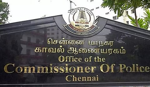 ரூ.11 லட்சத்தை மீட்டுத் தர கோரி காவல் ஆணையர் அலுவலகம் முன் தீக்குளிக்க முயன்ற பெண்
