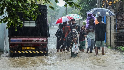 வெள்ளம், நிலச்சரிவால் இலங்கையில் 47 பேர் உயிரிழப்பு: புரட்டிப் போட்ட கனமழையால் இயல்பு வாழ்க்கை முடங்கியது