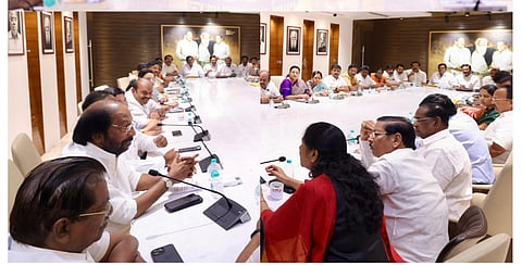 ‘அனைத்து வகையிலும் தமிழகம் வஞ்சிப்பு’ - திமுக எம்.பி.க்கள் கூட்டத்தில் 12 தீர்மானங்கள் நிறைவேற்றம்!
