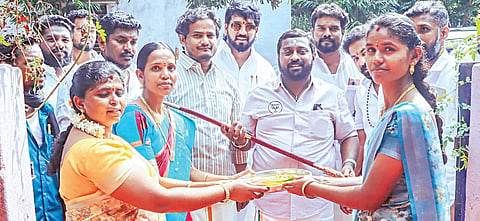 திமுக பாணியில் பாஜக: இளைஞரணியில் 4 லட்சம் பேரை சேர்க்க இலக்கு!