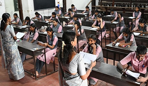அரையாண்டு தேர்வுக்கான வினாத் தாள்கள் பள்ளிகளுக்கு நேரடியாக வழங்கப்படும்