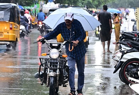 சென்னையில் 2-வது நாளாக விடாமல் தொடரும் கனமழை: பொதுமக்கள் அவதி