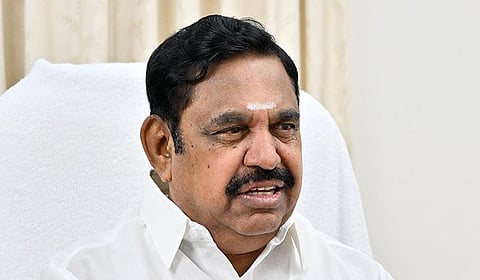 கோபி கூட்டத்தில் உயிரிழந்த தொண்டர் குடும்பத்துக்கு பழனிசாமி ரூ.10 லட்சம் நிவாரணம் வழங்கினார்