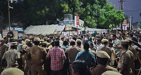 திருப்பரங்குன்றம் மலை உச்சி தீபத்தூணில் தீபம் ஏற்றும்  நிகழ்வில் பரபரப்பு - நடந்தது என்ன?