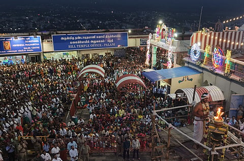பழநி மலையில் மகா தீபம் - ஆயிரக்கணக்கான பக்தர்கள் தரிசனம்