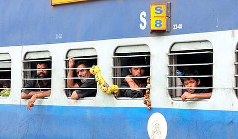 ரயிலுக்குள் கற்பூரம் ஏற்றுவதை தவிர்க்க அறிவுறுத்தல்
