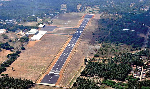ராமேசுவரம் அருகே உச்சிப்புளியில் உள்ள கடற்படை விமான தளம்