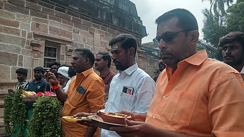 திருப்பரங்குன்றம் உச்சியில் தீபம் ஏற்றிட வேண்டி கும்பகோணம் கோயிலில் இந்து மக்கள் கட்சியினர் வழிபாடு!