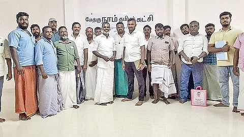 ராமேசுவரத்தில் நடைபெற்ற மேதகு நாம் தமிழர் கட்சி கூட்டத்தில் பங்கேற்றோர்.