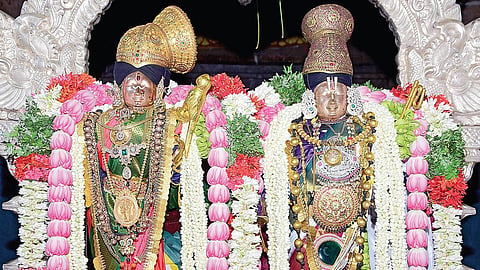 சிறப்பு அலங்​காரத்​தில் ஆண்​டாள், ரெங்கமன்னார்.