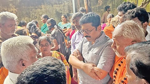 பூர்ணசந்திரன் குடும்பத்தினருக்கு ஆறுதல் கூறிய அதிமுகவை சேர்ந்த முன்னாள் எம்எல்ஏ டாக்டர் பா.சரவணன். 