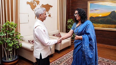 இலங்கை பிரதமர் ஹரிணி அமரசூர்யாவை சந்​தித்த வெளி​யுறவுத் துறை அமைச்​சர் ஜெய்சங்கர்.