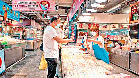 சீனாவில் சக ஊழியரின் புற்றுநோய் சிகிச்​சைக்கு நன்கொடை:​ ஒரு​நாள் வருமானத்தை அளித்த வியாபாரிகள்!