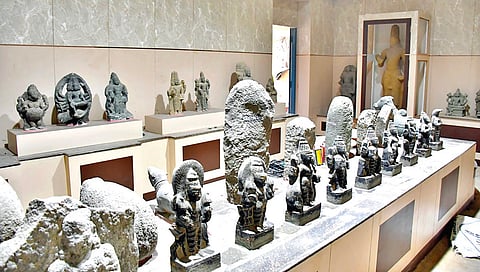 வேலூர் அரசு அருங்காட்சியகத்தில் புதிதாக விரிவாக்கம் செய்யப்பட்டு வரும் கற்சிற்பக்கூடம்.&nbsp;| படங்கள்: வி.எம்.மணிநாதன் |