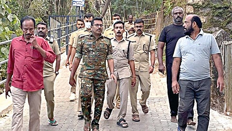 மகரஜோதி திரு​விழாவை முன்​னிட்டு சபரிமலை​யில் செய்​யப்​பட்​டுள்ள பாது​காப்பு ஏற்​பாடு​களை ஆய்வு செய்த சந்​நி​தான காவல் துறை சிறப்பு அதி​காரி சுஜித்​தாஸ்​.