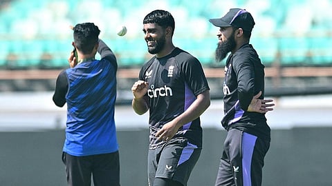 இங்கிலாந்து வீரர்கள் அகமது,&nbsp;ரஷீத்