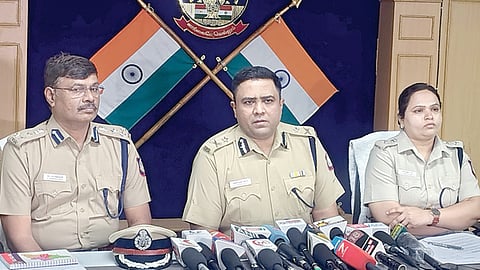 மதுரை​யில் செய்​தி​யாளர்களுக்கு நேற்று பேட்டியளித்த தென் மண்டல ஐ.ஜி. விஜயேந்​திர பிதாரி. 