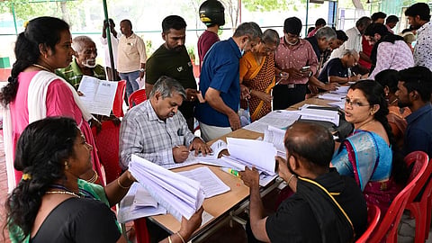 வாக்காளர் பட்டியலில் பெயர் சேர்க்க சிறப்பு முகாம்