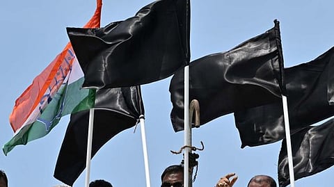 பிரதமர் மோடி வருகையை எதிர்த்து கருப்பு கொடி​ போராட்டம் நடத்திய காங்கிரஸ் கட்சியினர் கைது