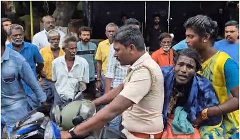 ஸ்ரீவில்லிபுத்தூர் காவல் நிலையம் அருகே திருநங்கை தீக்குளித்ததால் பரபரப்பு! 