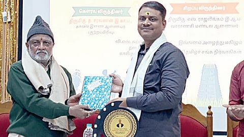 ​வா​ராணசி ஆணை​யர் ராஜலிங்​கத்​துக்கு ‘சங்​கத்​ தமிழன்’ விருது!
