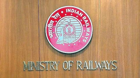 ரயில்வேயில் ஓய்வு பெற்றால் இனி வெள்ளி பதக்கம் இல்லை