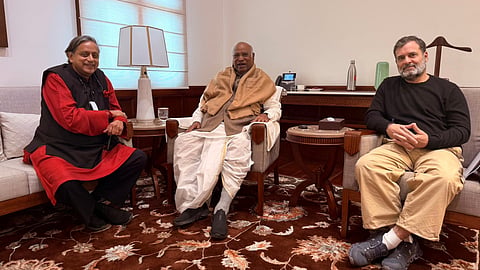 ‘‘நாங்கள் ஒரே நோக்கத்துடன் பயணிக்கிறோம்’’ - கார்கே, ராகுல் உடனான சந்திப்புக்குப் பிறகு சசி தரூர் பேட்டி