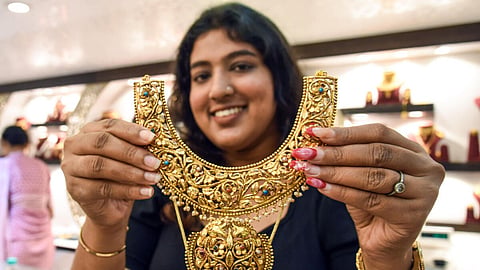 தங்கம் விலை பவுனுக்கு ரூ.4,640 குறைந்தது!