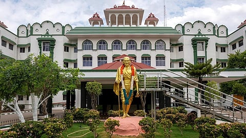 திருச்சி பார்வையற்றோர் பள்ளி மாணவி மர்ம மரண வழக்கு: எஸ்.பி தலைமையில் விசரிக்க ஐகோர்ட் உத்தரவு