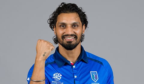 கால் டாக்ஸி டிரைவர் டூ  இத்தாலி கிரிக்கெட் அணி: அசத்தும் இந்திய வம்சாவளி வீரர் ஜஸ்பிரீத்