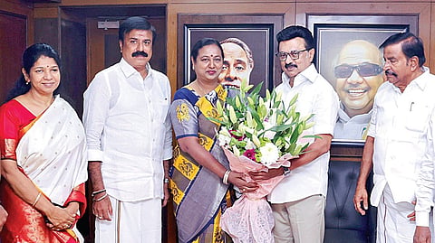 முதல்வர் மு.க.ஸ்டாலினை சந்தித்து கூட்டணியை உறுதிப்படுத்திய பிரேமலதா. 