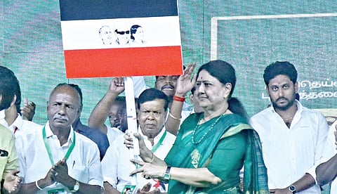 சசிகலா கட்சியில் 21 வேட்பாளர்கள் பட்டியல் வெளியீடு  