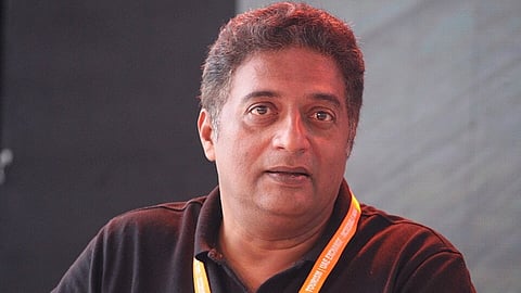 ‘ஸ்​பிரிட்’​டில் இருந்து வில​கி​னார் பிர​காஷ் ராஜ்!