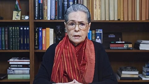 “காமேனி படுகொலையில் மோடி அரசின் மவுனம் நடுநிலையல்ல; பொறுப்பை துறப்பது” - சோனியா காந்தி