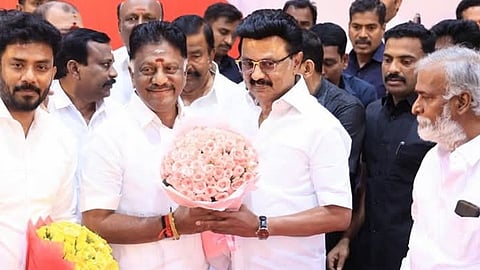 ஓபிஎஸ் எங்களுக்கு ‘எக்ஸ்ட்ரா லக்கேஜ்’ தான்! - ஆதங்கத்தைக் கொட்டும் தென் மாவட்ட  திமுக