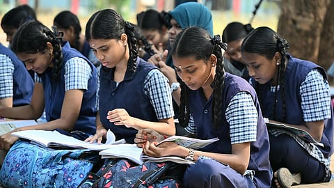 10, 12-ம் வகுப்பு பொதுத்தேர்வுக்கு கூடுதல் வழிமுறைகள் வெளியீடு