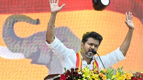 டெல்லியில் சிபிஐ முன்பு ஆஜராக 15 நாள் அவகாசம் கேட்கும் விஜய்