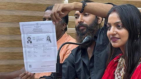 திருவனந்தபுரத்தில் செய்தியாளர்களைச் சந்தித்த&nbsp;மோனாலிசா போஸ்லே மற்றும்&nbsp;ஃபர்மான் கான்