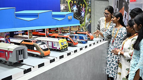 சர்வதேச ரயில் பெட்டி கண்காட்சி: இந்தியா உட்பட 8 நாடுகளை சேர்ந்த 120 நிறுவனங்கள் பங்கேற்பு