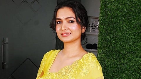நீக்கப்பட்ட காங். எம்எல்ஏ சோபியா பிர்​டஷ்