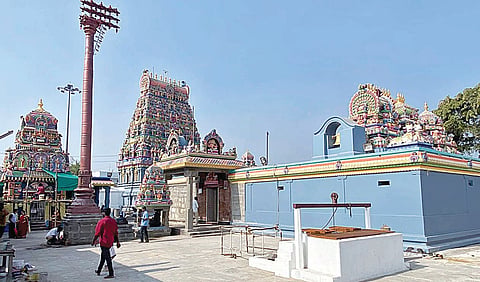 சோழ  மன்னனுக்கு ‘கை தந்த  பிரான்’
